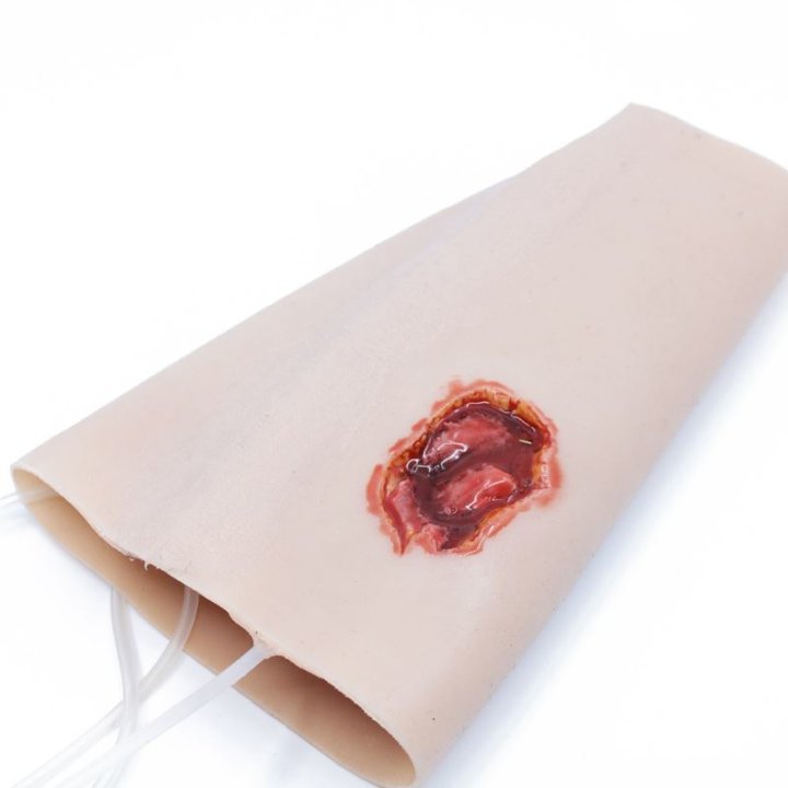 Ferite da indossare - Ferita d'arma da fuoco d'ingresso/uscita sull'avambraccio con scarico