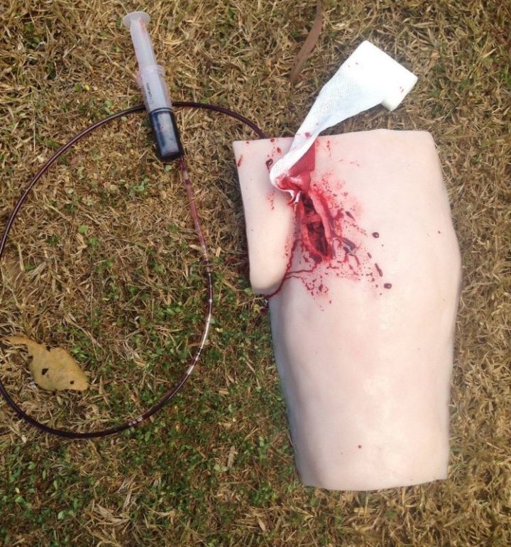 Simulator zur Kontrolle von Oberschenkelblutungen