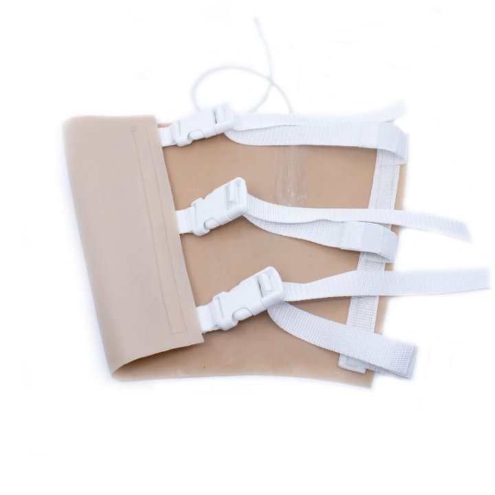 Wunden zum Tragen - Schusswunde Ein-/Austritt, Oberschenkel mit Ausfluss